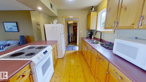 8 Lake Avenue, Rural Wetaskiwin County, AB - Indoor Photo Showing Kitchen With Double Sink