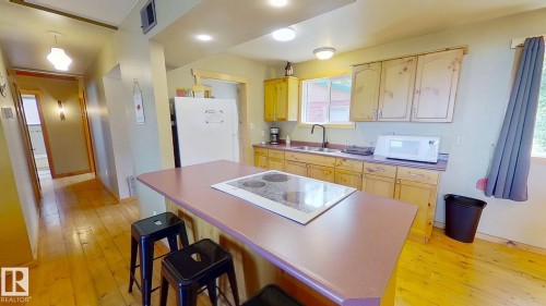8 Lake Avenue, Rural Wetaskiwin County, AB - Indoor Photo Showing Kitchen With Double Sink