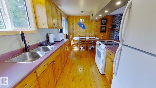 8 Lake Avenue, Rural Wetaskiwin County, AB - Indoor