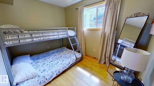 8 Lake Avenue, Rural Wetaskiwin County, AB - Indoor Photo Showing Bedroom