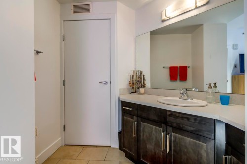 205 11933 Jasper Avenue, Edmonton, AB - Indoor Photo Showing Bathroom
