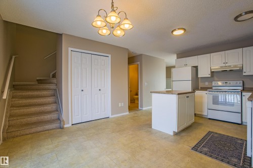 10 16777 91 Street, Edmonton, AB - Indoor Photo Showing Kitchen