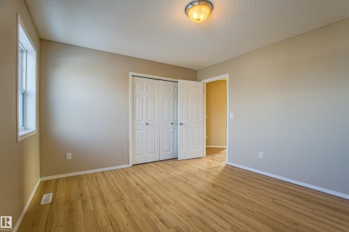 10 16777 91 Street, Edmonton, AB - Indoor Photo Showing Other Room