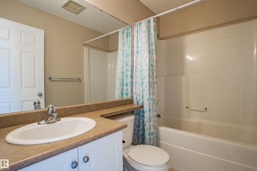 10 16777 91 Street, Edmonton, AB - Indoor Photo Showing Bathroom