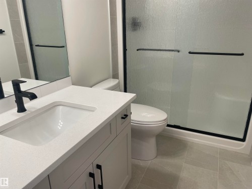 4112 Ginsburg Place, Edmonton, AB - Indoor Photo Showing Bathroom