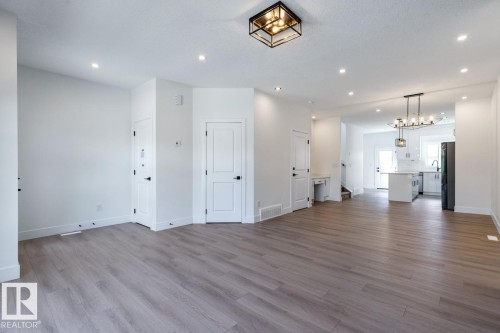 7906 75 Street, Edmonton, AB - Indoor