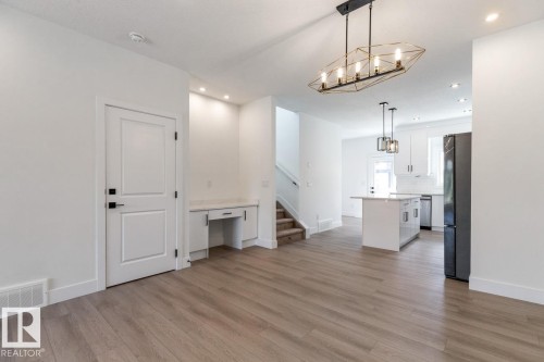 7906 75 Street, Edmonton, AB - Indoor