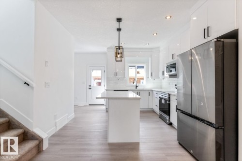 7906 75 Street, Edmonton, AB - Indoor Photo Showing Kitchen With Upgraded Kitchen