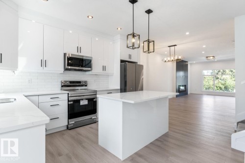 7906 75 Street, Edmonton, AB - Indoor Photo Showing Kitchen With Upgraded Kitchen