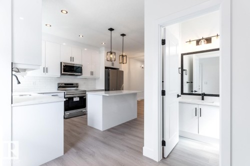 7906 75 Street, Edmonton, AB - Indoor Photo Showing Kitchen With Upgraded Kitchen