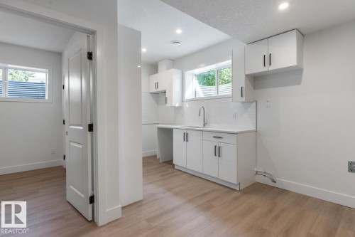 7906 75 Street, Edmonton, AB - Indoor