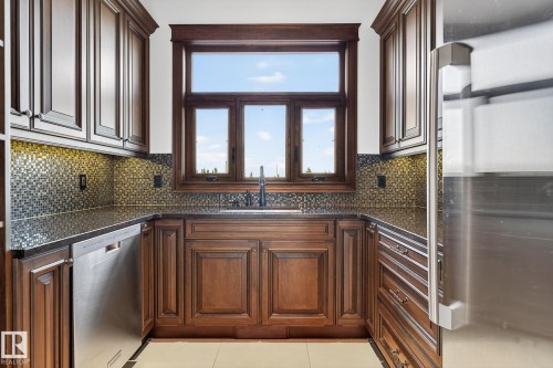 53524 Range Road 263A, Rural Sturgeon County, AB - Indoor Photo Showing Kitchen