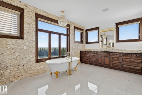 53524 Range Road 263A, Rural Sturgeon County, AB - Indoor Photo Showing Bathroom