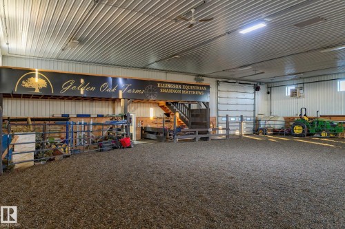 53524 Range Road 263A, Rural Sturgeon County, AB - Indoor Photo Showing Garage