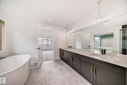 1401 Ainslie Wynd, Edmonton, AB - Indoor Photo Showing Bathroom
