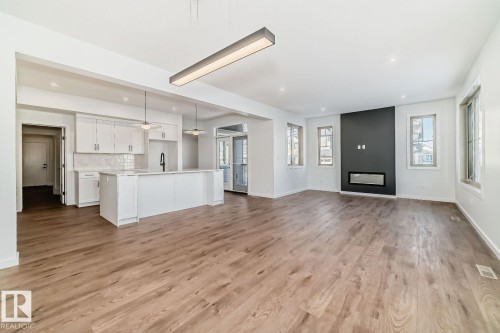 1365 Ainslie Wynd, Edmonton, AB - Indoor Photo Showing Kitchen