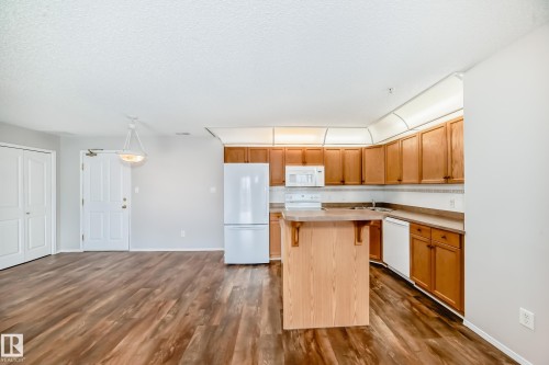 323 16303 95 Street, Edmonton, AB - Indoor Photo Showing Kitchen