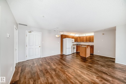 323 16303 95 Street, Edmonton, AB - Indoor Photo Showing Kitchen