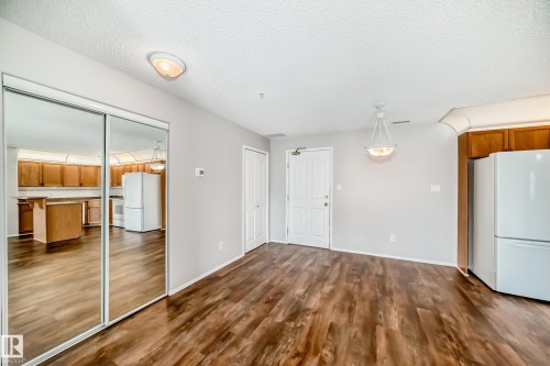 323 16303 95 Street, Edmonton, AB - Indoor Photo Showing Kitchen