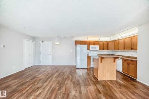 323 16303 95 Street, Edmonton, AB - Indoor Photo Showing Kitchen