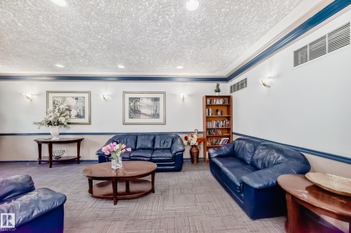 323 16303 95 Street, Edmonton, AB - Indoor Photo Showing Living Room