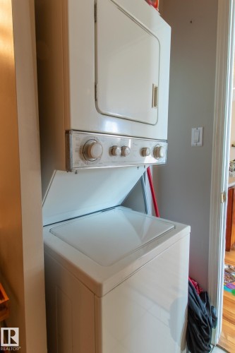 805 9730 106 Street, Edmonton, AB - Indoor Photo Showing Laundry Room