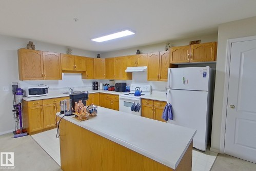 208 10421 42 Avenue, Edmonton, AB - Indoor Photo Showing Kitchen