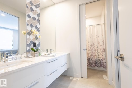 14027 91A Avenue, Edmonton, AB - Indoor Photo Showing Bathroom