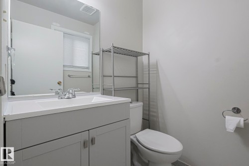 45 4610 17 Avenue, Edmonton, AB - Indoor Photo Showing Bathroom