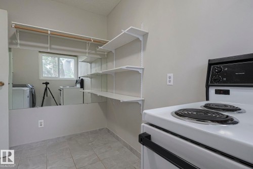 45 4610 17 Avenue, Edmonton, AB - Indoor Photo Showing Kitchen