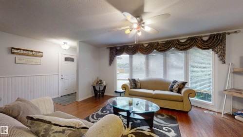 12203 149 Avenue, Edmonton, AB - Indoor Photo Showing Living Room