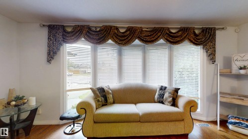 12203 149 Avenue, Edmonton, AB - Indoor Photo Showing Living Room