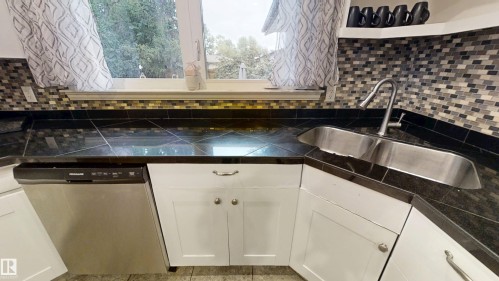 12203 149 Avenue, Edmonton, AB - Indoor Photo Showing Kitchen