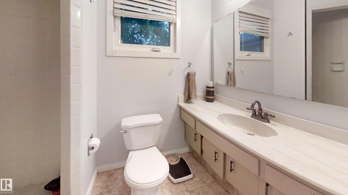 12203 149 Avenue, Edmonton, AB - Indoor Photo Showing Bathroom