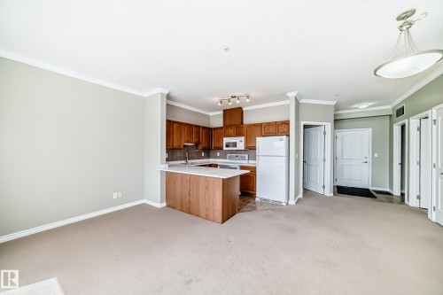 423 8528 82 Avenue, Edmonton, AB - Indoor Photo Showing Kitchen