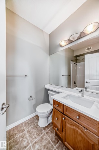 423 8528 82 Avenue, Edmonton, AB - Indoor Photo Showing Bathroom