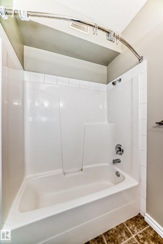 423 8528 82 Avenue, Edmonton, AB - Indoor Photo Showing Bathroom