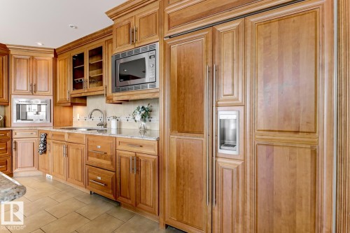 1900 10035 Saskatchewan Drive, Edmonton, AB - Indoor Photo Showing Kitchen