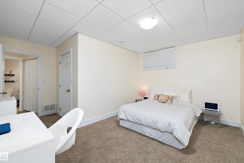 1644 Hector Road, Edmonton, AB - Indoor Photo Showing Bedroom