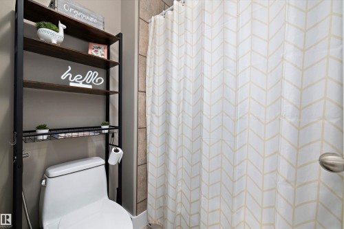 1644 Hector Road, Edmonton, AB - Indoor Photo Showing Bathroom