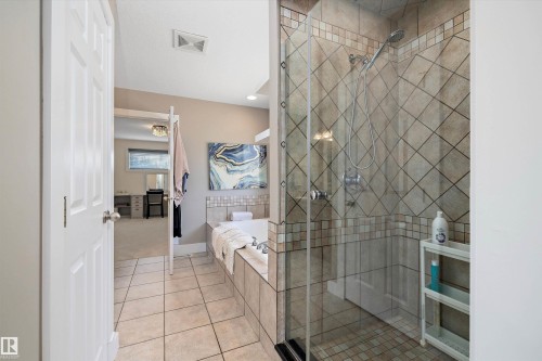 1644 Hector Road, Edmonton, AB - Indoor Photo Showing Bathroom