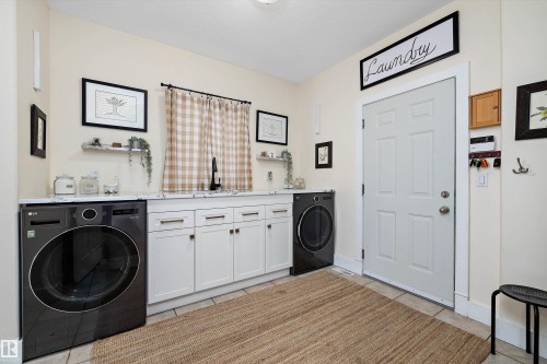 1644 Hector Road, Edmonton, AB - Indoor Photo Showing Laundry Room