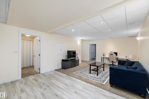 1644 Hector Road, Edmonton, AB - Indoor Photo Showing Living Room