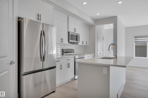 2275 Alces Drive, Edmonton, AB - Indoor Photo Showing Kitchen With Upgraded Kitchen