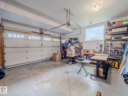 1606 Adamson Close, Edmonton, AB - Indoor Photo Showing Garage