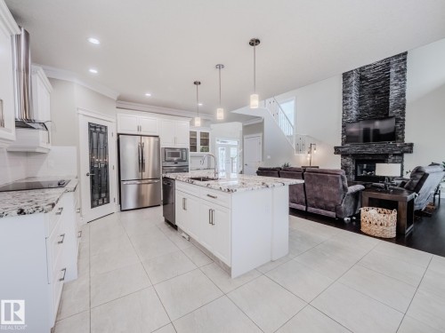 1606 Adamson Close, Edmonton, AB - Indoor Photo Showing Kitchen With Upgraded Kitchen