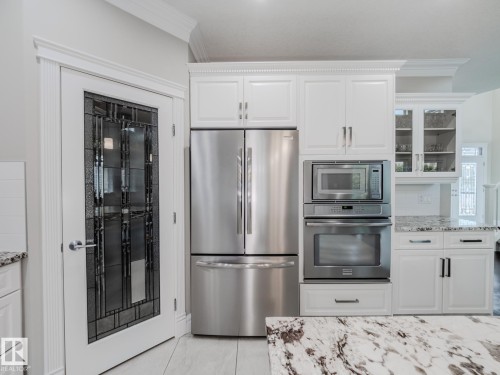 1606 Adamson Close, Edmonton, AB - Indoor Photo Showing Kitchen