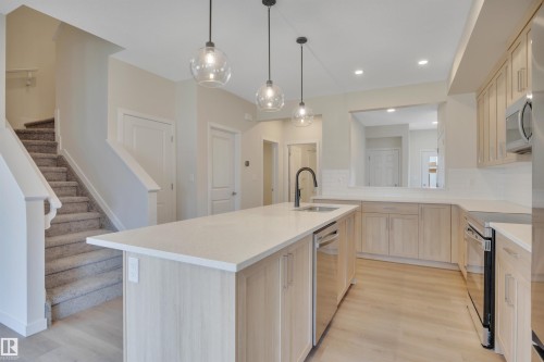 9104 Elves Loop, Edmonton, AB - Indoor Photo Showing Kitchen With Upgraded Kitchen