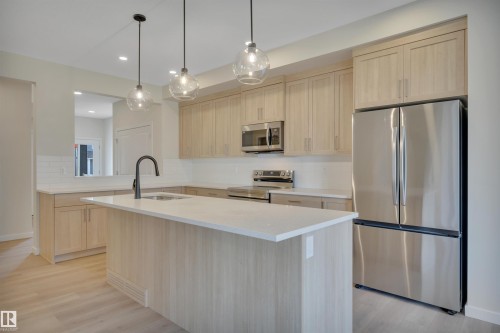 9104 Elves Loop, Edmonton, AB - Indoor Photo Showing Kitchen With Upgraded Kitchen