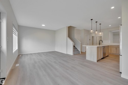 9104 Elves Loop, Edmonton, AB - Indoor Photo Showing Kitchen With Upgraded Kitchen